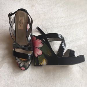 FINAL SALE Gorgeous Valentino Floral Wedges