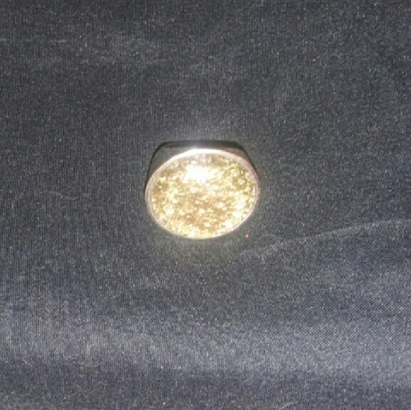 Lady's Gorgeous ring - Picture 1 of 2