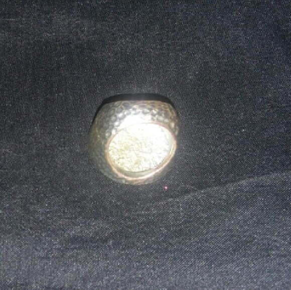 Lady's Gorgeous ring - Picture 2 of 2