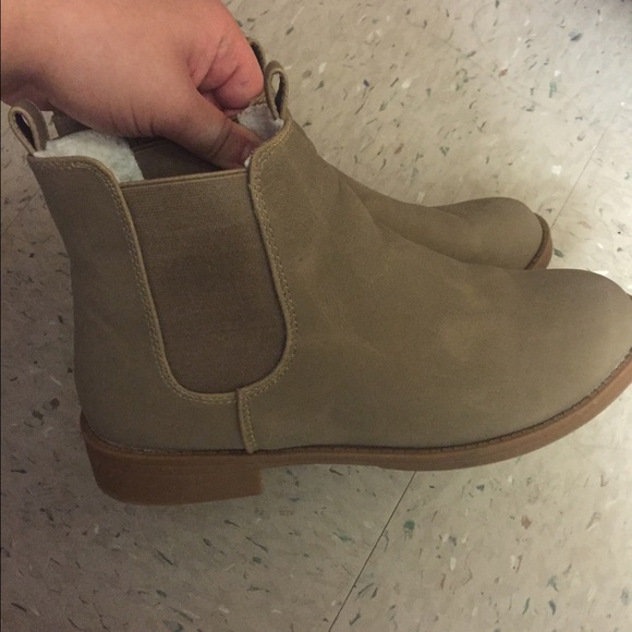 Tan chelsea boots
