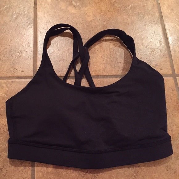 Lululemon energy sports bra in black- size 6-EUC
