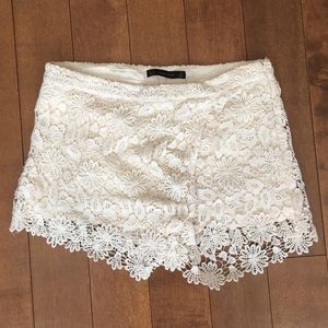 Off- White lace flower skort