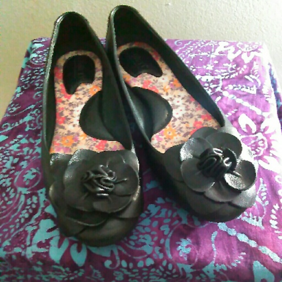 Born comfy ballet flats size 8