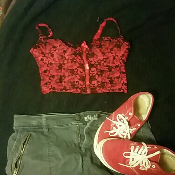 Red and black bra - Picture 1 of 3