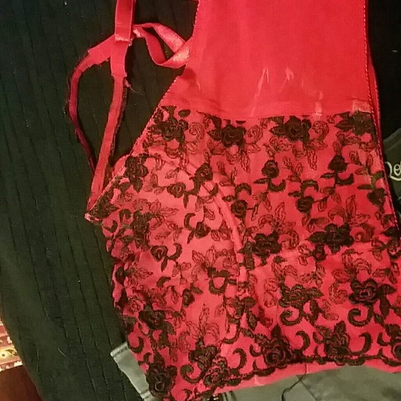 Red and black bra - Picture 3 of 3