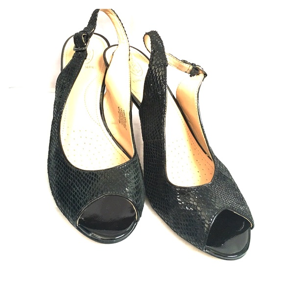 CIRCA Joan & David Luxe Series Black Heels