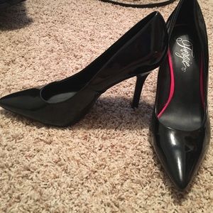 Fergie Black Leather Pump