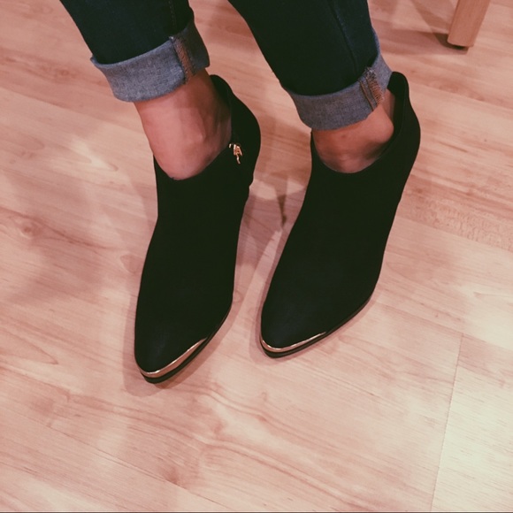 Boutique 9 black booties - Picture 2 of 3