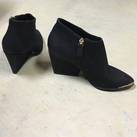 Boutique 9 black booties - Picture 3 of 3