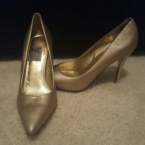 Gold pumps