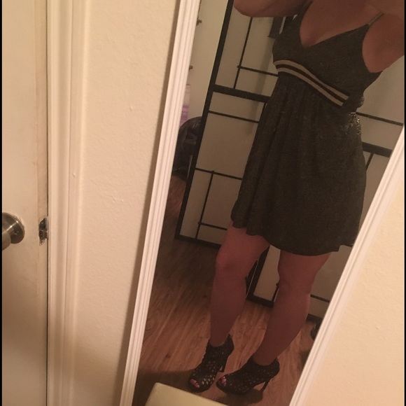 Dress - Picture 2 of 3