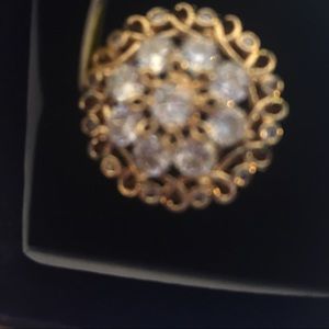 Beautiful flower ring gold plated size 6