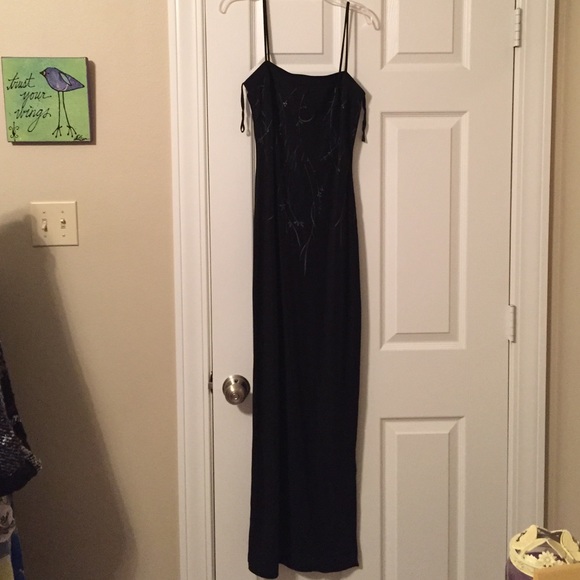 Long black strappy dress, small