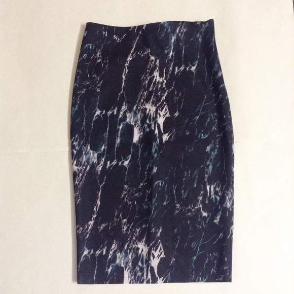 ⭐️SALE⭐️NWOT Zara Pencil Skirt - Picture 1 of 2