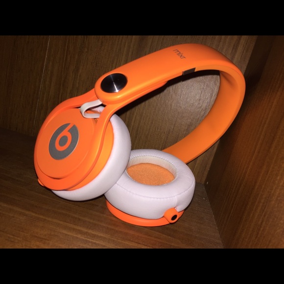 Beats - Picture 2 of 2