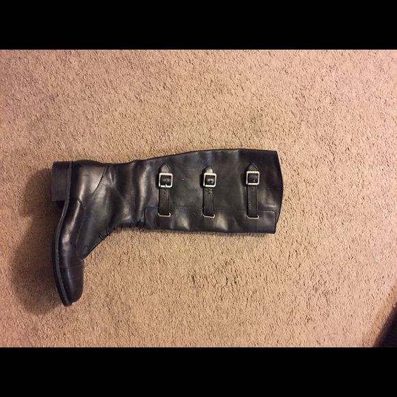 - Vince Camuto 6 boots, black leather zip up