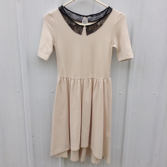 ✨SALE✨NWOT Zara Cream Dress with Lace Collar - Picture 1 of 3