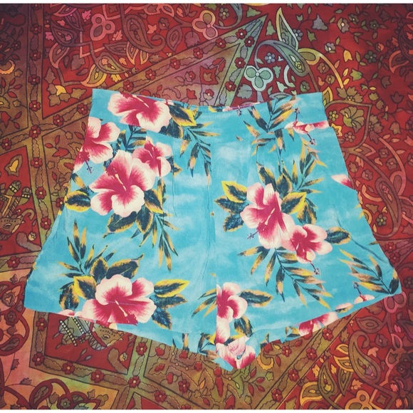 Hawaiian parachute shorts