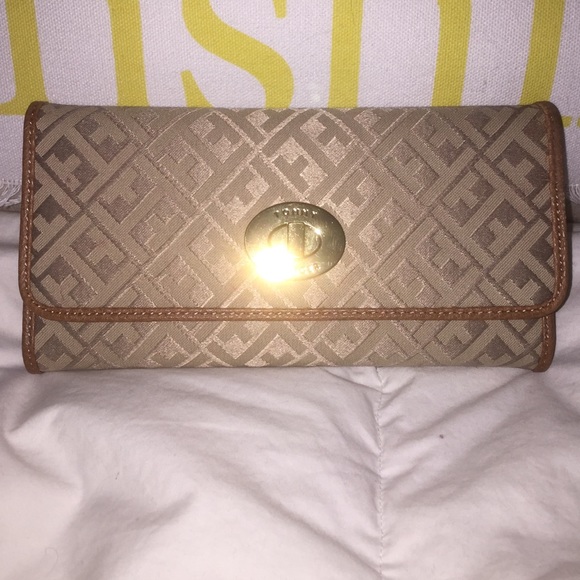 Women's Tommy Hilfiger wallet