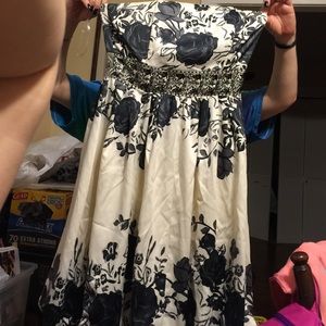 Black and white flower dress  size M