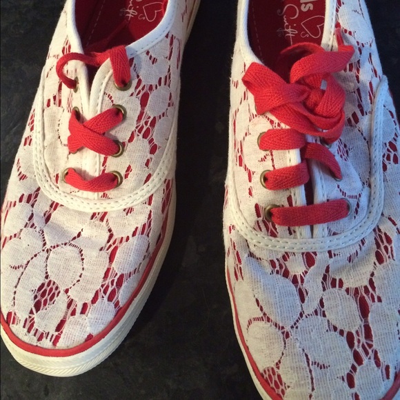 Keds Taylor Swift white lace/red tennis shoes