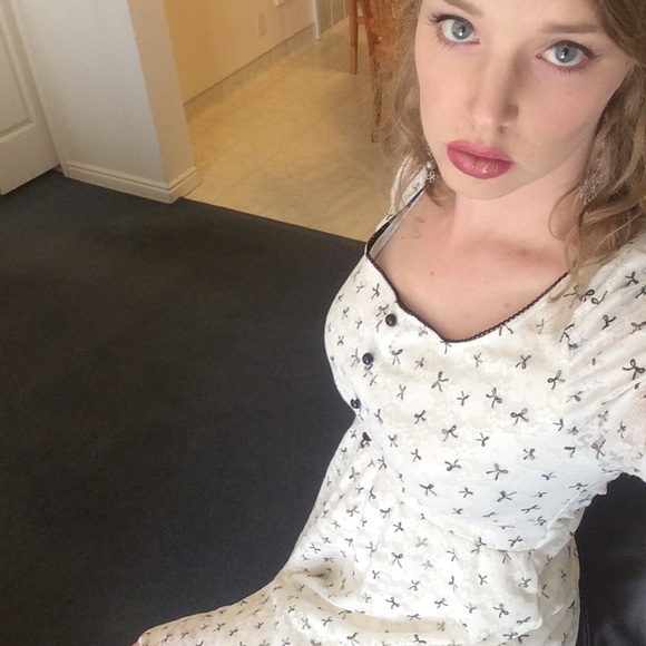 💜Cute white and black lace bow dress💜