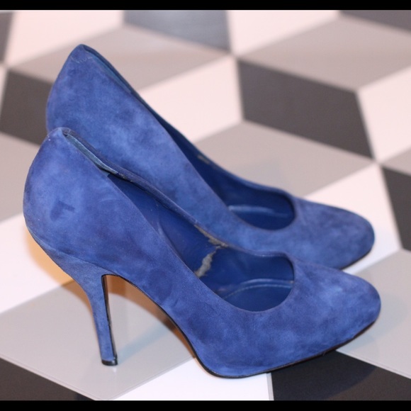 Cobalt blue suede hidden platform pumps. - Picture 3 of 4