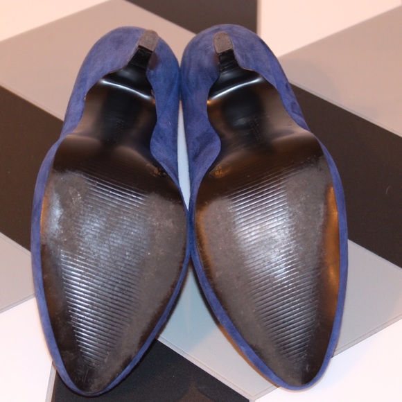 Cobalt blue suede hidden platform pumps. - Picture 4 of 4