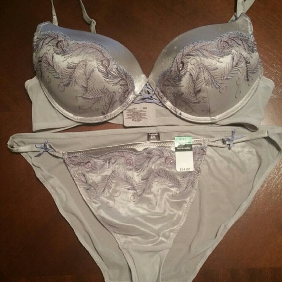 Ambrielle Bra 38 B & NWT String bikini panty 8/XL