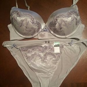 Ambrielle Bra 38 B & NWT String bikini panty 8/XL
