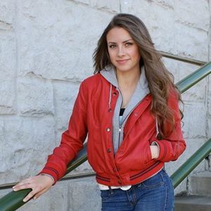 Meet your Posher, Alyssa