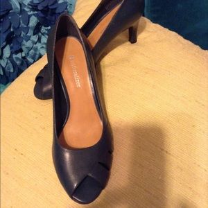 Like New Navy Heels