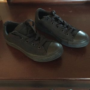 Black converse shoes