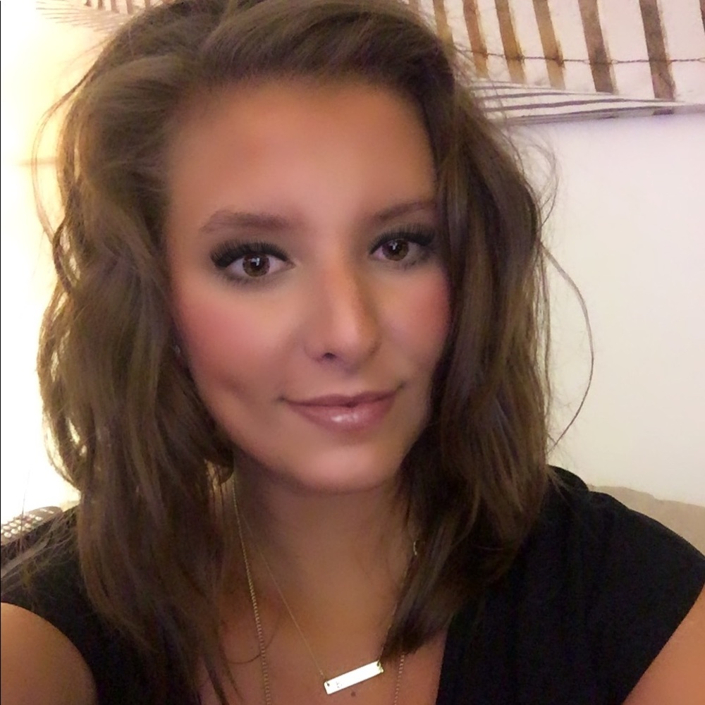 Meet your Posher, Danielle