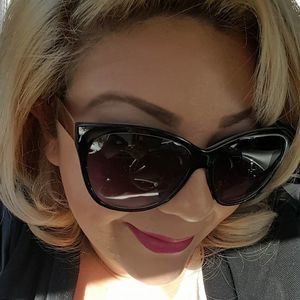 Meet your Posher, Adriana