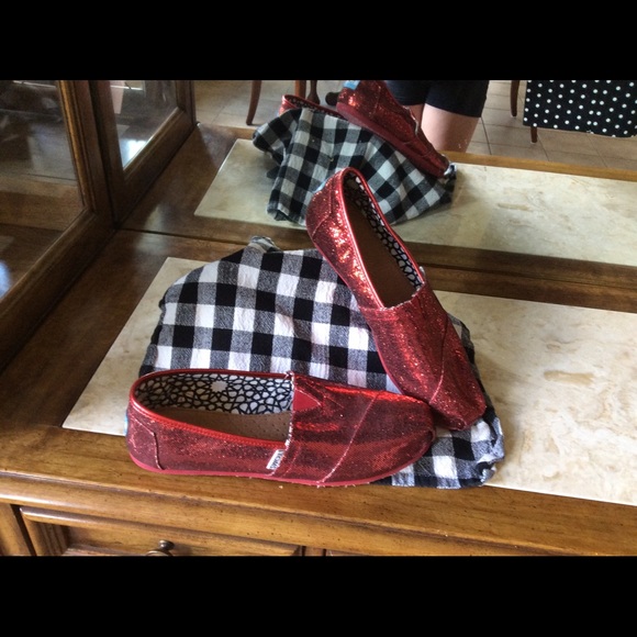 Red sparkle toms!