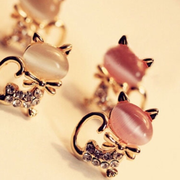 Jewelry - 1 Pair of Enamel And Crystals Kitty Studs