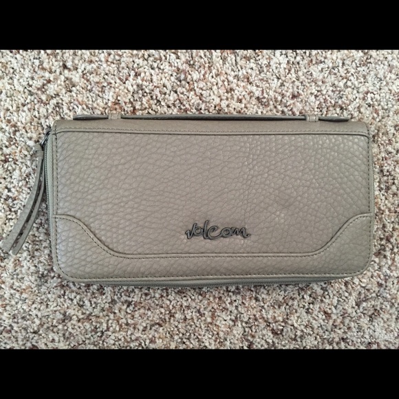 Volcom women's gray clutch wallet
