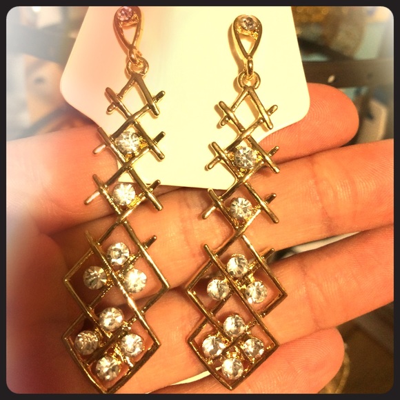 Lattice dangle fashion earrings with jewels