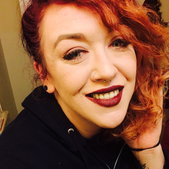 Meet your Posher, Amanda - Picture 2 of 3