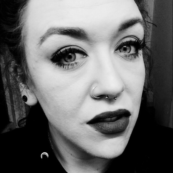 Meet your Posher, Amanda - Picture 3 of 3