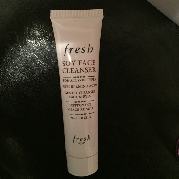 fresh soy face cleanser
