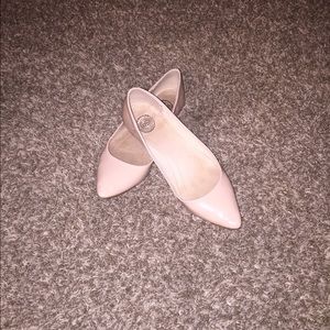 Nude flats