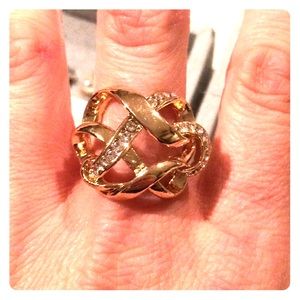 Fashion ring with jewels