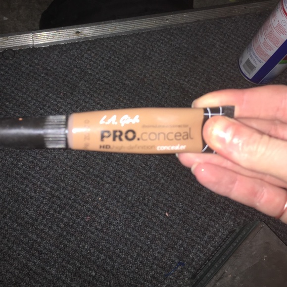 La girl. Pro conceal in the color toast