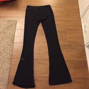 Black Raquel Splits 59 yoga pants size medium