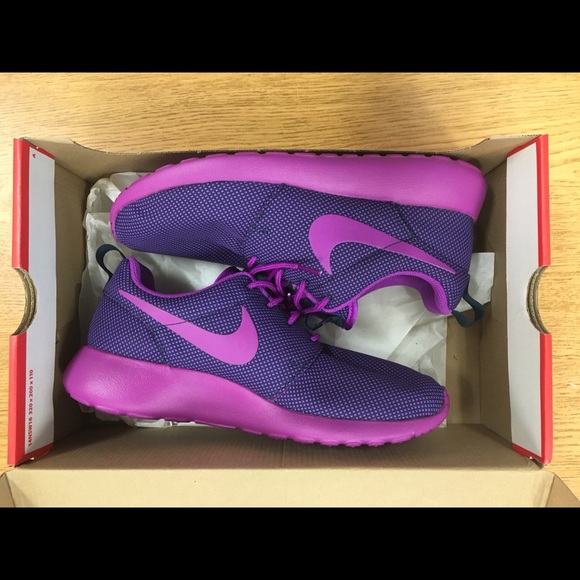Nike Roche Run size 8 women's shoes