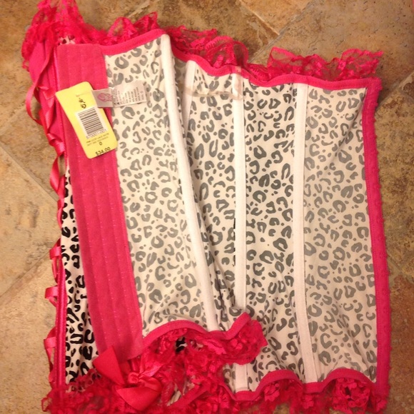 💕PRICE FIRM💕 Torrid Corset - Picture 4 of 5