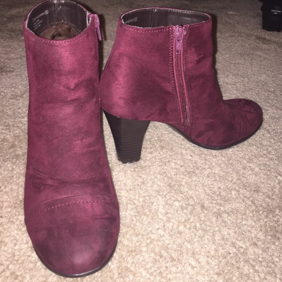 Burgundy booties size 7.5! In perfect condition