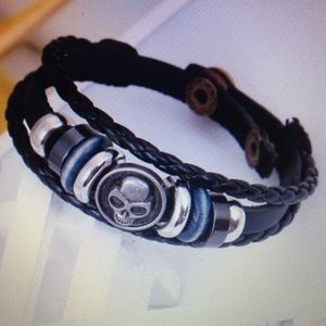 Skull leather and bead bracelet